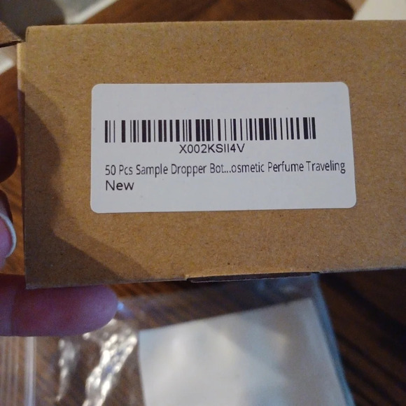 Lot of containers for samples and 5x7 padded mailers. - Picture 2 of 6